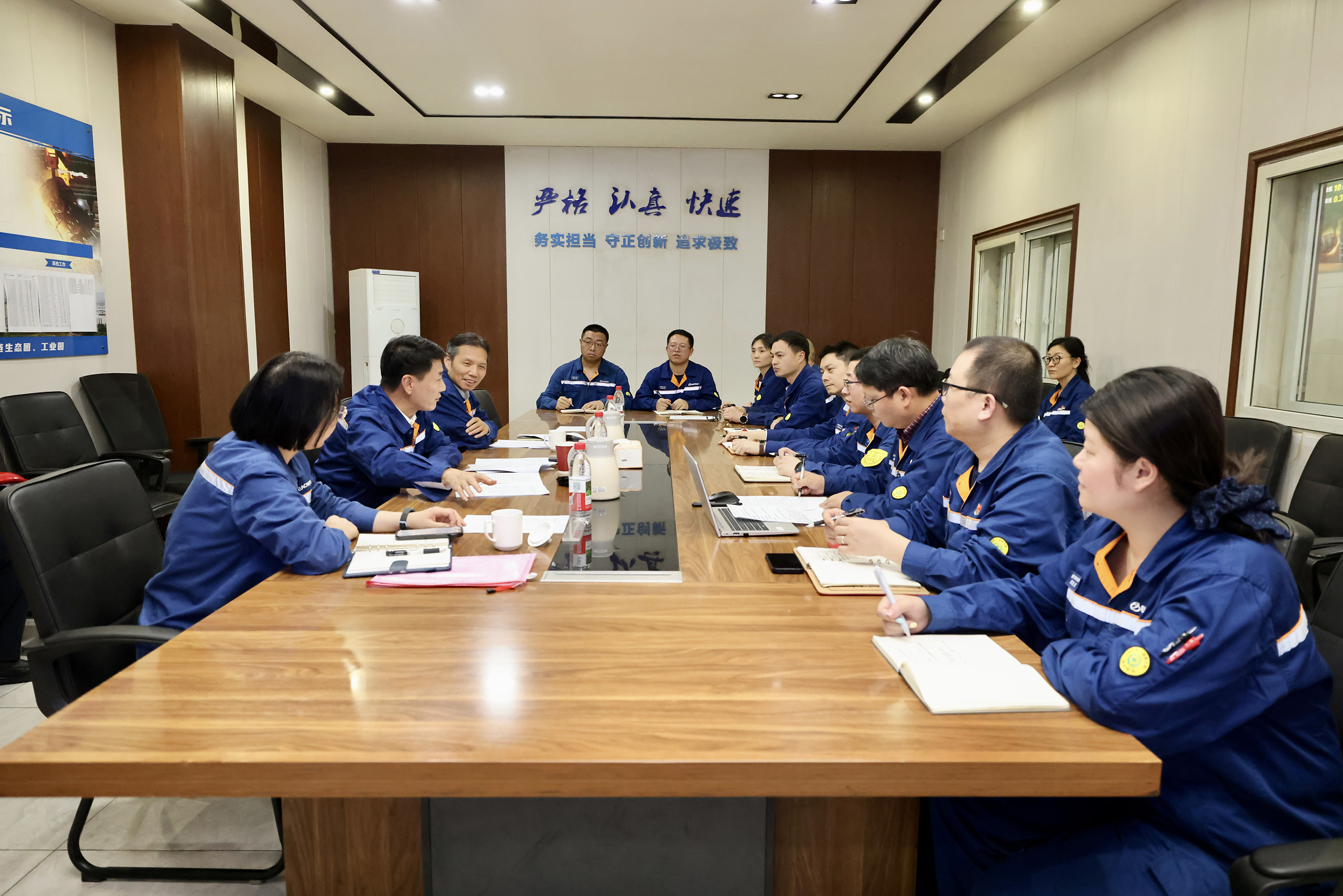 解旗赴重慶鋼鐵煉鋼廠開(kāi)展“四進(jìn)四講”專(zhuān)題形勢(shì)任務(wù)教育宣講